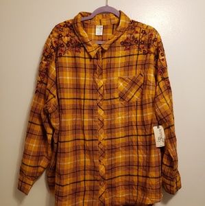 Terra & Sky | Plaid Embroidered Button Down Shirt